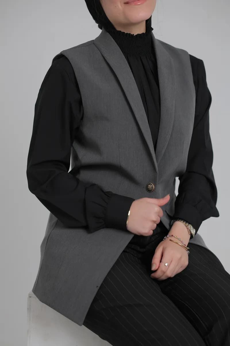 Grey Vest thumbnail 2